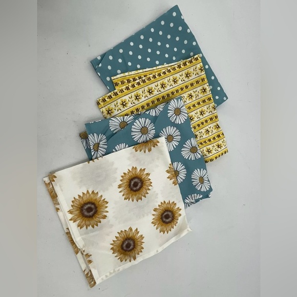 NWTIB Matilda Jane Celebration Linen runner with napkins. - Picture 2 of 3